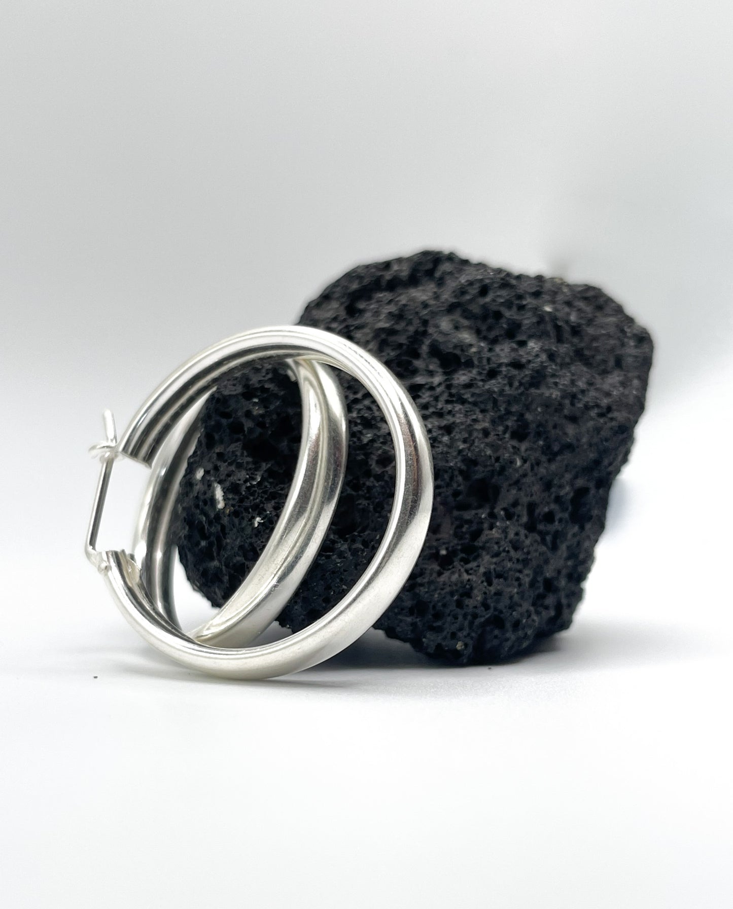 Medium Lisa Hoop Earrings